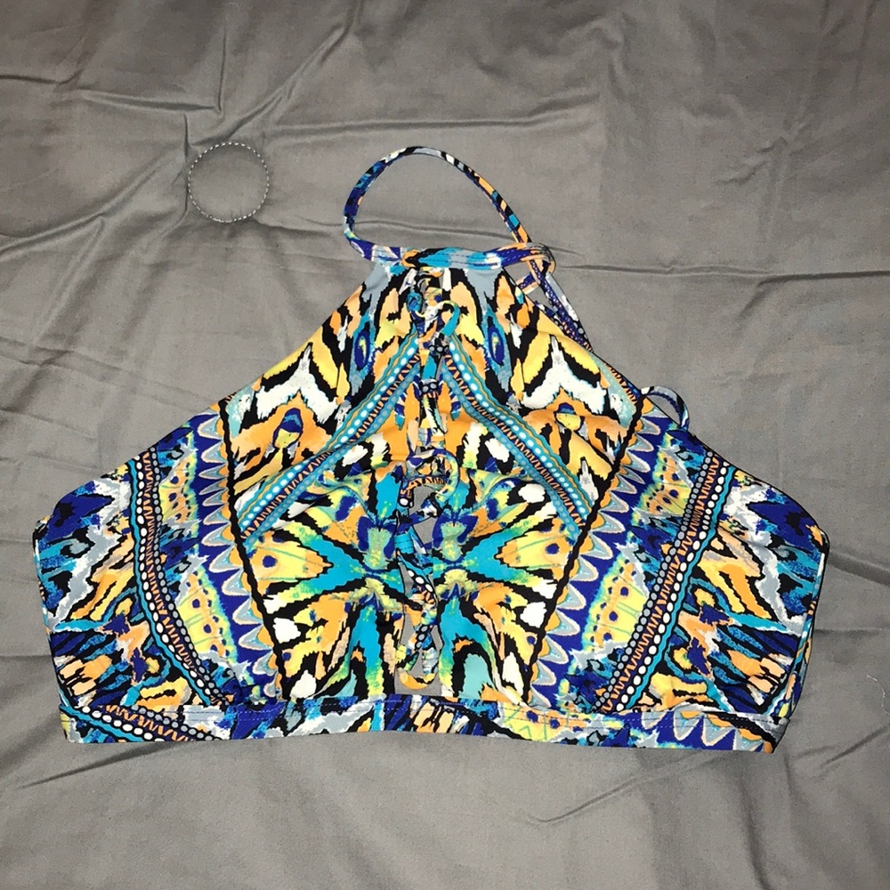 I am selling this swimsuit top.
